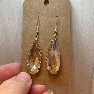 Chic Gold plated‎ champagne colored Teardrop Earrings. Like new.